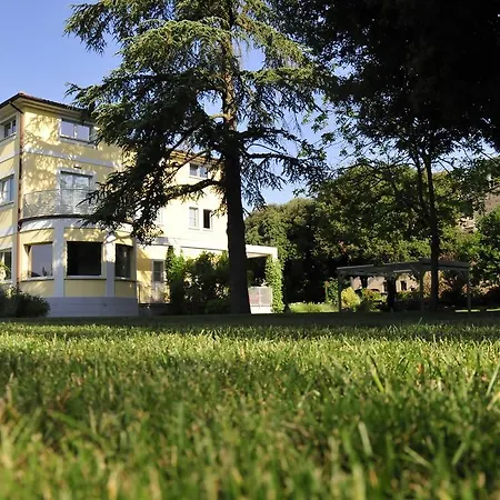 Hotel Ai Lecci In Centro 3*